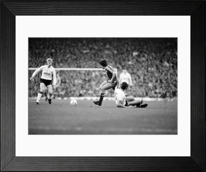 Framed Print : Liverpool 5-0 Nottingham Forest, league match at Anfield, Wednesday 13th April 1988 Framed Print : Liverpool 5-0 Nottingham Forest, league match at Anfield, Wednesday 13th April 1988