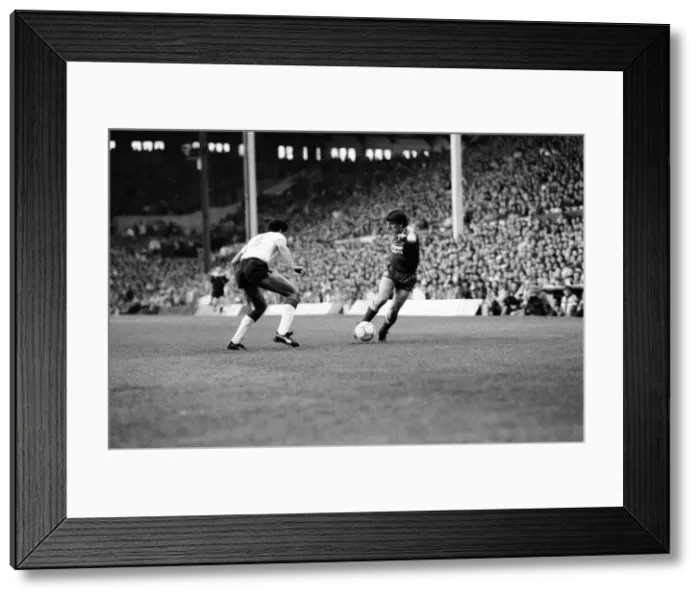 Framed Print : Liverpool 5-0 Nottingham Forest, league match at Anfield, Wednesday 13th April 1988 Framed Print : Liverpool 5-0 Nottingham Forest, league match at Anfield, Wednesday 13th April 1988
