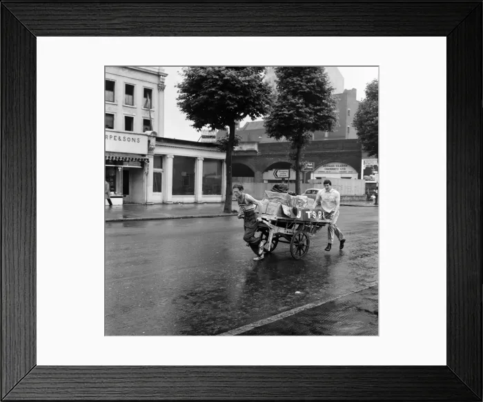 Framed Print : Borough Market, Porters Race. Two barrows loaded with 4. 5 cwt Framed Print : Borough Market, Porters Race. Two barrows loaded with 4. 5 cwt