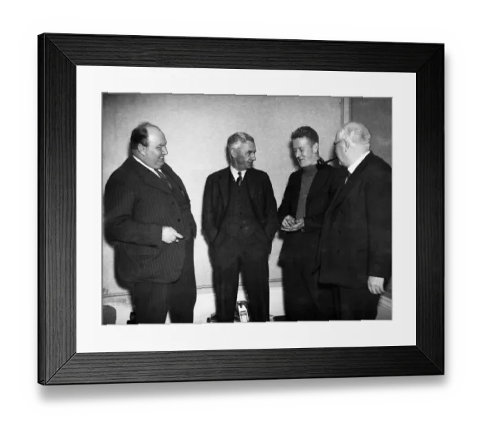 Framed Print : Ayr United football team skipper Currie with directors Frew Framed Print : Ayr United football team skipper Currie with directors Frew