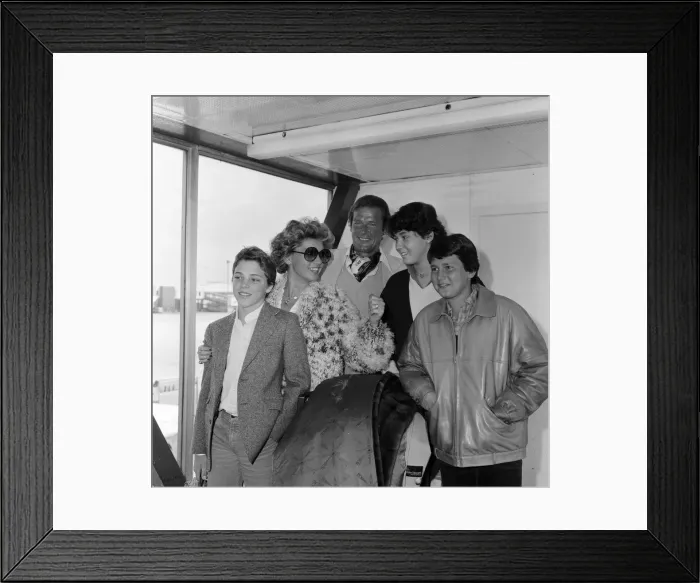 Framed Print : Roger Moore with his wife Luisa and family, daughter Deborah (16) Framed Print : Roger Moore with his wife Luisa and family, daughter Deborah (16)