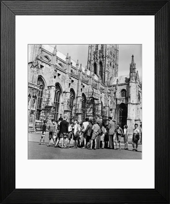 Framed Print : Visitors to Canterbury Catherdral, Kent. 2nd June 1954 Framed Print : Visitors to Canterbury Catherdral, Kent. 2nd June 1954