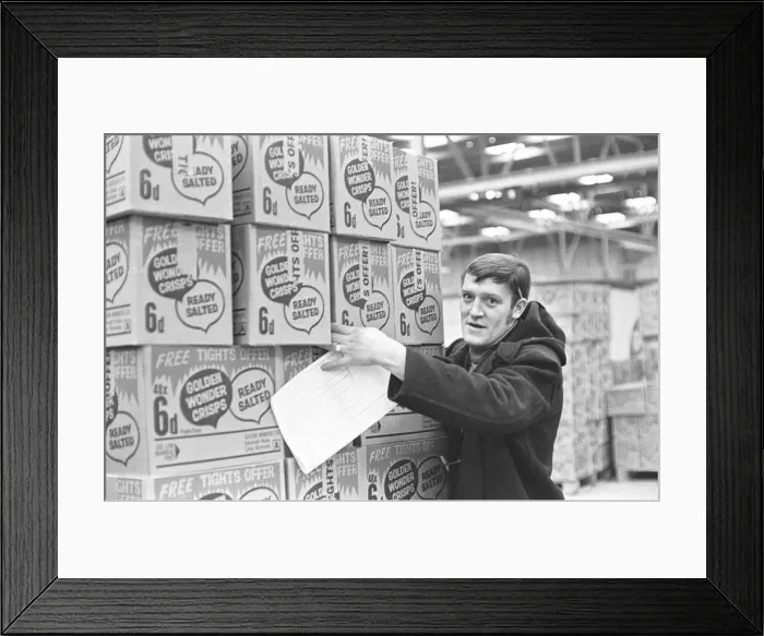 Framed Print : Crisps for Life! A warehouse worker at the Golden Wonder warehouse in Bothwell seen here