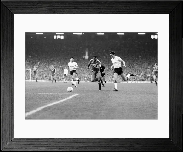 Framed Print : Liverpool 5-0 Nottingham Forest, league match at Anfield, Wednesday 13th April 1988 Framed Print : Liverpool 5-0 Nottingham Forest, league match at Anfield, Wednesday 13th April 1988
