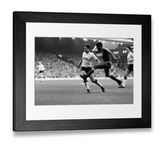Framed Print : Liverpool 5-0 Nottingham Forest, league match at Anfield, Wednesday 13th April 1988 Framed Print : Liverpool 5-0 Nottingham Forest, league match at Anfield, Wednesday 13th April 1988
