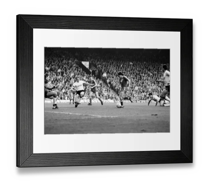 Framed Print : Liverpool 5-0 Nottingham Forest, league match at Anfield, Wednesday 13th April 1988 Framed Print : Liverpool 5-0 Nottingham Forest, league match at Anfield, Wednesday 13th April 1988