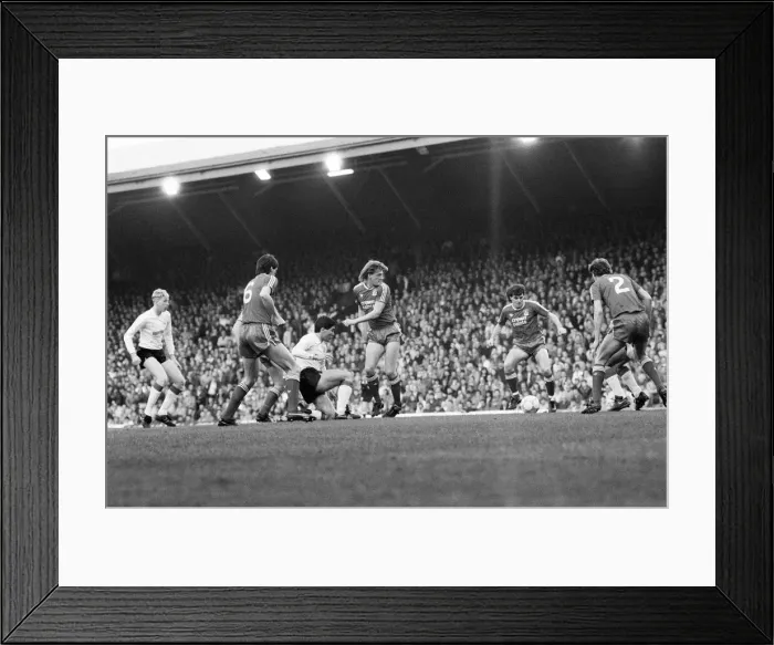 Framed Print : Liverpool 5-0 Nottingham Forest, league match at Anfield, Wednesday 13th April 1988 Framed Print : Liverpool 5-0 Nottingham Forest, league match at Anfield, Wednesday 13th April 1988