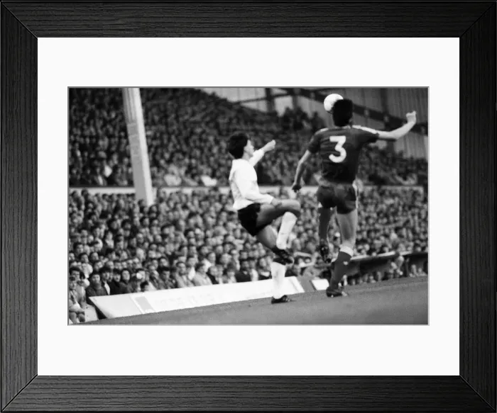Framed Print : Liverpool 5-0 Nottingham Forest, league match at Anfield, Wednesday 13th April 1988 Framed Print : Liverpool 5-0 Nottingham Forest, league match at Anfield, Wednesday 13th April 1988