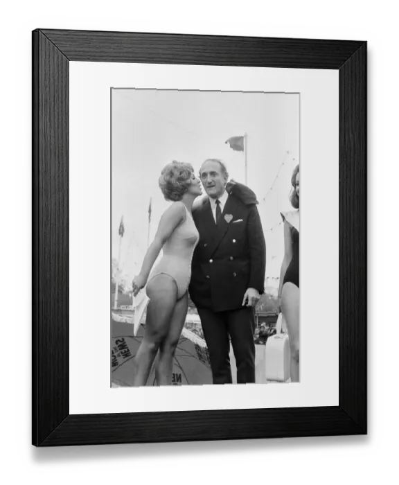 Framed Print : The News of the World Star Gala. Ron Moody. 10th May 1969 Framed Print : The News of the World Star Gala. Ron Moody. 10th May 1969
