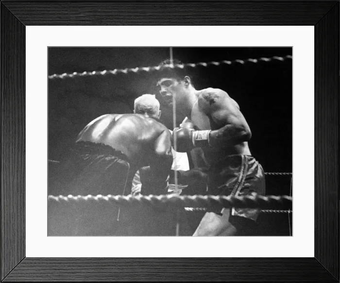 Framed Print : Glenn McCrory v Patrick Lumumba, IBF World Cruiserweight Title fight at the Louisa Centre