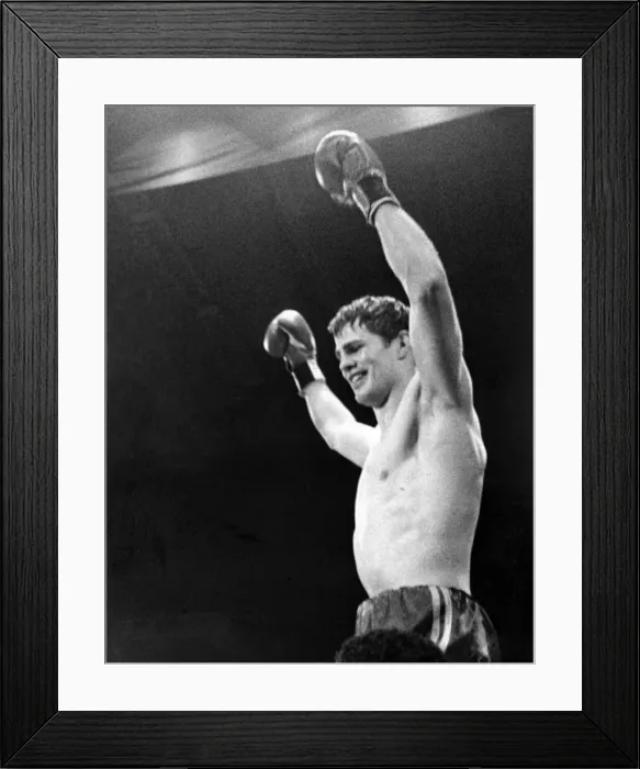 Framed Print : Glenn McCrory v Patrick Lumumba, IBF World Cruiserweight Title fight at the Louisa Centre Framed Print : Glenn McCrory v Patrick Lumumba, IBF World Cruiserweight Title fight at the Louisa Centre