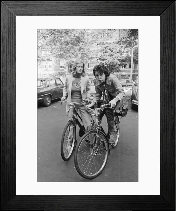 Framed Print : Paul and Linda McCartney in 1972. Ex- Beatle Paul McCartney Framed Print : Paul and Linda McCartney in 1972. Ex- Beatle Paul McCartney