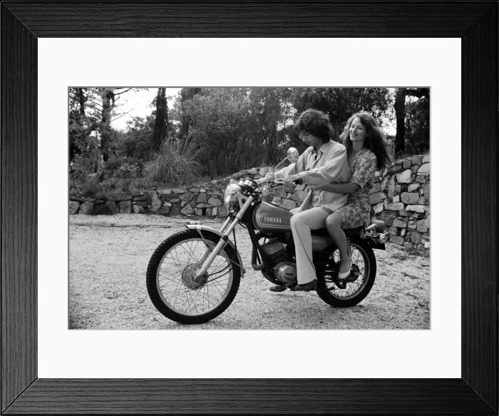 Framed Print : Charlotte Rampling and her boyfriend Jean Michel Jarre, pictured at a villa near St Framed Print : Charlotte Rampling and her boyfriend Jean Michel Jarre, pictured at a villa near St
