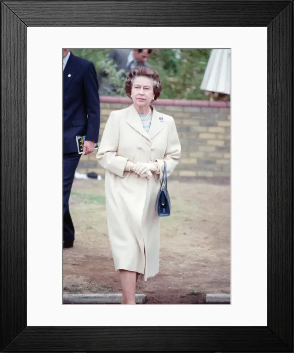 Framed Print : Chelsea Flower Show, 21st May 1988. Queen Elizabeth II visits the garden show held in