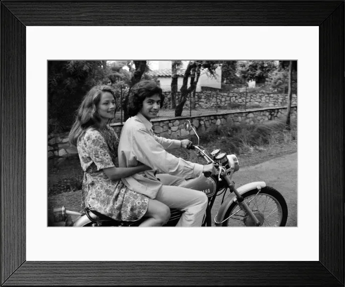 Framed Print : Charlotte Rampling and her boyfriend Jean Michel Jarre, pictured at a villa near St Framed Print : Charlotte Rampling and her boyfriend Jean Michel Jarre, pictured at a villa near St