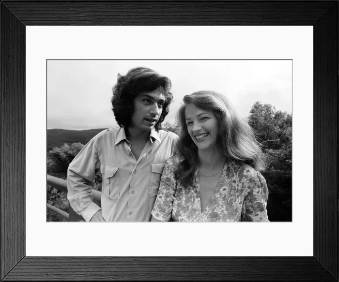 Framed Print : Charlotte Rampling and her boyfriend Jean Michel Jarre, pictured at a villa near St