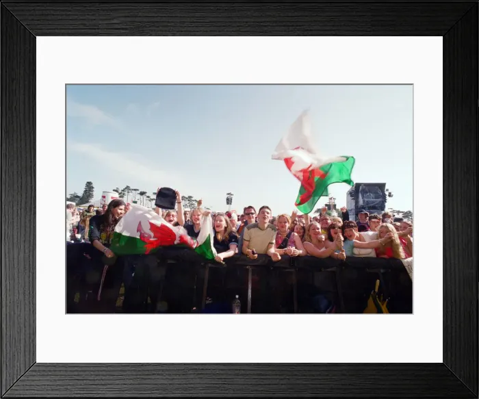 Framed Print : Catatonia performing at Margam Park, South Wales. 29th May 1999 Framed Print : Catatonia performing at Margam Park, South Wales. 29th May 1999