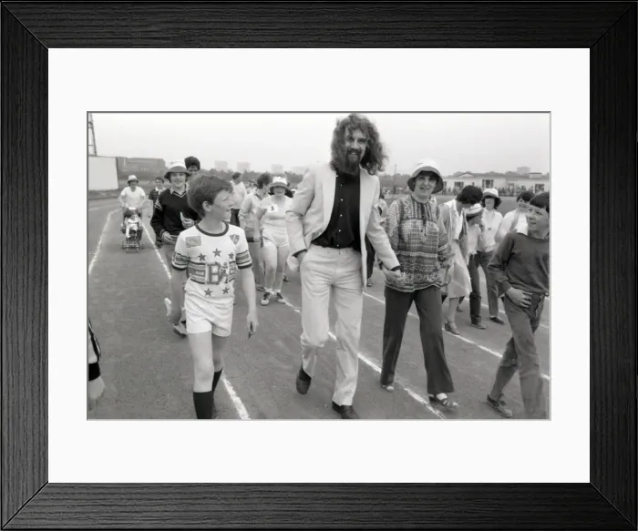 Framed Print : Billy Connolly, Charity Walk, Scotstoun, Glasgow, Scotland, 9th June 1982 Framed Print : Billy Connolly, Charity Walk, Scotstoun, Glasgow, Scotland, 9th June 1982