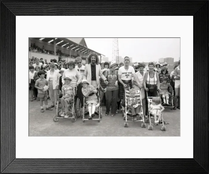 Framed Print : Billy Connolly, Charity Walk, Scotstoun, Glasgow, Scotland, 9th June 1982 Framed Print : Billy Connolly, Charity Walk, Scotstoun, Glasgow, Scotland, 9th June 1982