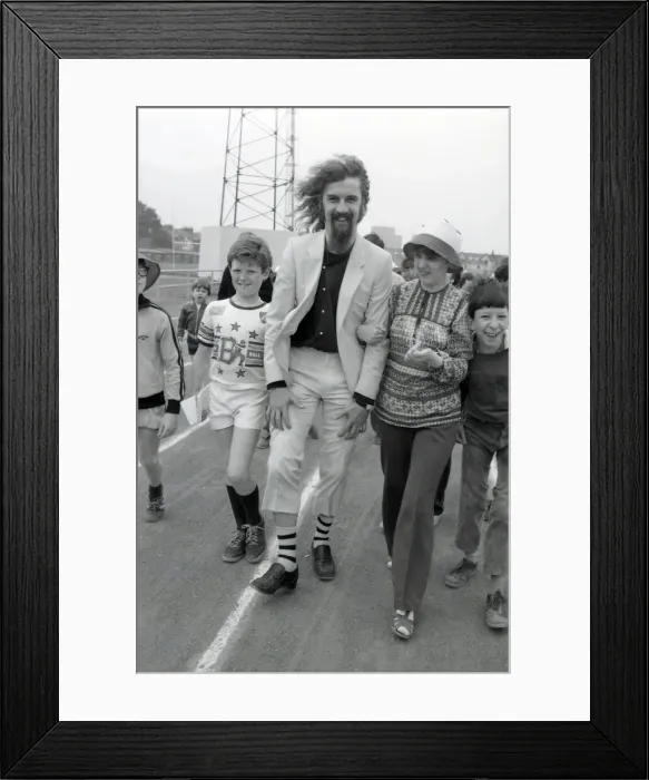 Framed Print : Billy Connolly, Charity Walk, Scotstoun, Glasgow, Scotland, 9th June 1982 Framed Print : Billy Connolly, Charity Walk, Scotstoun, Glasgow, Scotland, 9th June 1982