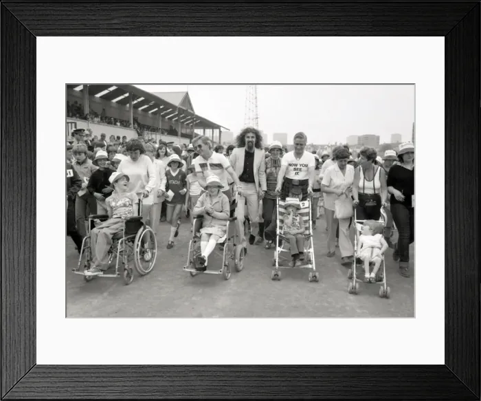 Framed Print : Billy Connolly, Charity Walk, Scotstoun, Glasgow, Scotland, 9th June 1982 Framed Print : Billy Connolly, Charity Walk, Scotstoun, Glasgow, Scotland, 9th June 1982