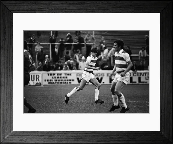 Framed Print : Football match, Reading v Swindon Town. Final score 4-1 to Reading. League Division Three Framed Print : Football match, Reading v Swindon Town. Final score 4-1 to Reading. League Division Three