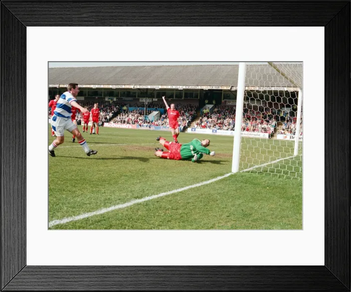 Framed Print : Football match, Reading v Swindon Town. Final score 3-0 to Reading. League Division 1 Framed Print : Football match, Reading v Swindon Town. Final score 3-0 to Reading. League Division 1