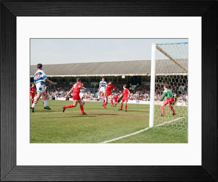 Framed Print : Football match, Reading v Swindon Town. Final score 3-0 to Reading. League Division 1 Framed Print : Football match, Reading v Swindon Town. Final score 3-0 to Reading. League Division 1