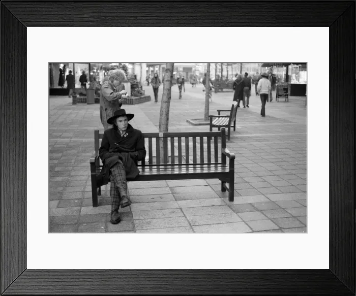 Framed Print : The Sex Pistols in Eindhoven, Holland. Johnny Rotten (John Lydon). 11th December 1977 Framed Print : The Sex Pistols in Eindhoven, Holland. Johnny Rotten (John Lydon). 11th December 1977