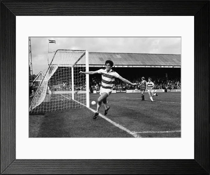 Framed Print : Football match, Reading v Swindon Town. Final score 4-1 to Reading. League Division Three Framed Print : Football match, Reading v Swindon Town. Final score 4-1 to Reading. League Division Three