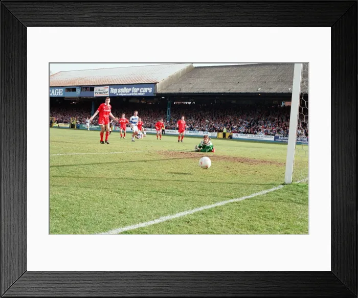 Framed Print : Football match, Reading v Swindon Town. Final score 3-0 to Reading. League Division 1 Framed Print : Football match, Reading v Swindon Town. Final score 3-0 to Reading. League Division 1