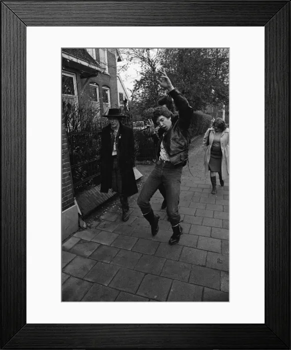 Framed Print : The Sex Pistols in Eindhoven, Holland. Johnny Rotten and Steve Jones Framed Print : The Sex Pistols in Eindhoven, Holland. Johnny Rotten and Steve Jones