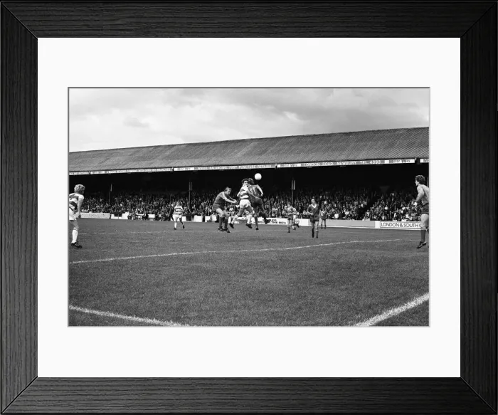 Framed Print : Football match, Reading v Swindon Town. Final score 4-1 to Reading. League Division Three Framed Print : Football match, Reading v Swindon Town. Final score 4-1 to Reading. League Division Three