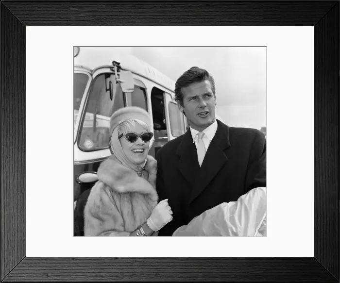 Framed Print : Actor Roger Moore and his wife Dorothy Squires, who flew into LAP today from New York Framed Print : Actor Roger Moore and his wife Dorothy Squires, who flew into LAP today from New York