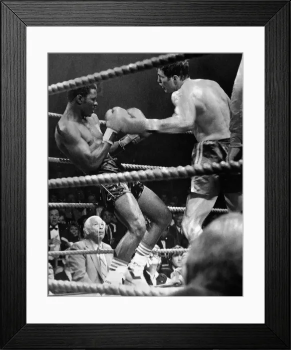 Framed Print : Glenn McCrory v Patrick Lumumba, IBF World Cruiserweight Title fight at the Louisa Centre Framed Print : Glenn McCrory v Patrick Lumumba, IBF World Cruiserweight Title fight at the Louisa Centre