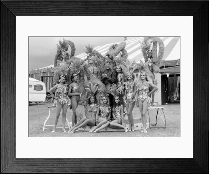 Framed Print : Actor Roger Moore on location at the RAF Upper Heyford, Oxon Framed Print : Actor Roger Moore on location at the RAF Upper Heyford, Oxon