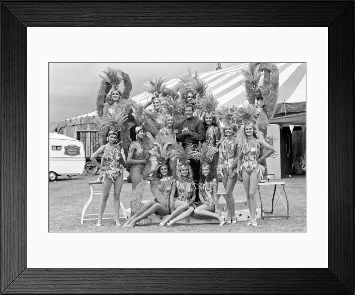 Framed Print : Actor Roger Moore on location at the RAF Upper Heyford, Oxon Framed Print : Actor Roger Moore on location at the RAF Upper Heyford, Oxon