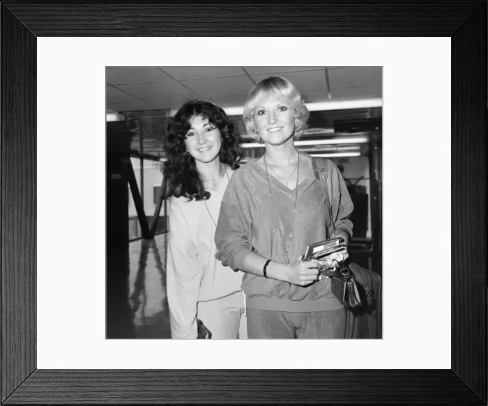 Framed Print : Lyn Paul, Singer, pictured at London Heathrow Airport, 30th September 1979 Framed Print : Lyn Paul, Singer, pictured at London Heathrow Airport, 30th September 1979