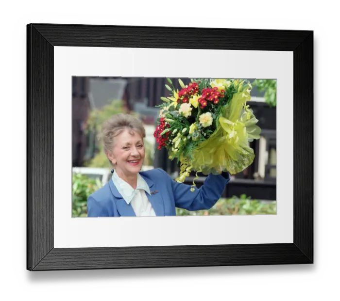 Framed Print : Coronation Streets Thelma Barlow launches an event in aid of Alzheimers disease Framed Print : Coronation Streets Thelma Barlow launches an event in aid of Alzheimers disease