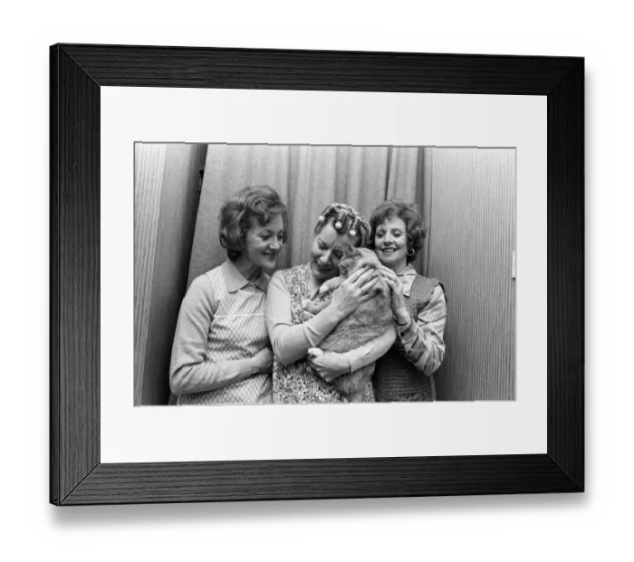 Framed Print : Coronation Streets Thelma Barlow (Mavis Riley), Jean Alexander (Hilda Ogden Framed Print : Coronation Streets Thelma Barlow (Mavis Riley), Jean Alexander (Hilda Ogden