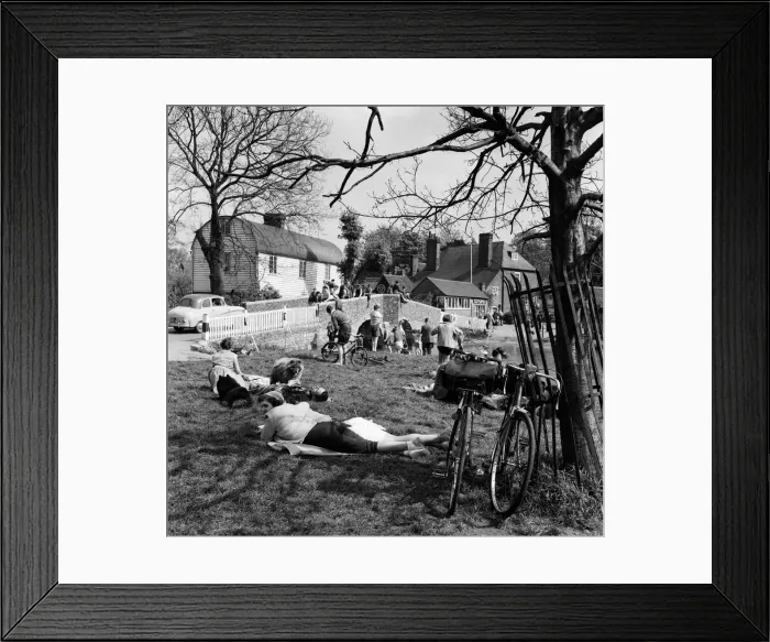 Framed Print : Good Friday scenes in Eynsford, Kent. 19th April 1957 Framed Print : Good Friday scenes in Eynsford, Kent. 19th April 1957