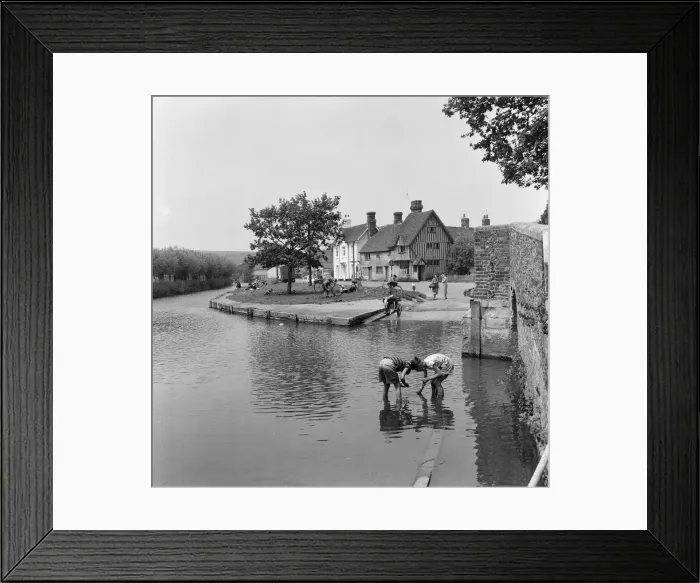 Framed Print : Boys fishing for tadpoles in Eynsford, Kent. 25th May 1961 Framed Print : Boys fishing for tadpoles in Eynsford, Kent. 25th May 1961
