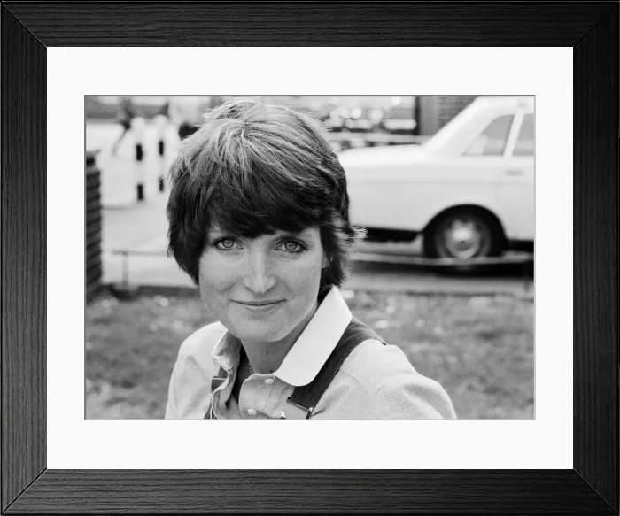 Framed Print : Prospective Labour member of Parliament Harriet Harman canvassing in Peckham Framed Print : Prospective Labour member of Parliament Harriet Harman canvassing in Peckham