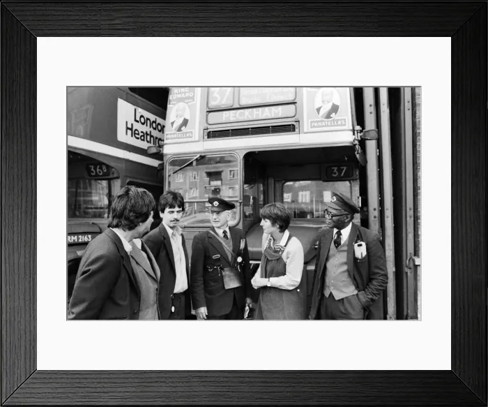 Framed Print : Prospective Labour member of Parliament Harriet Harman canvassing in Peckham Framed Print : Prospective Labour member of Parliament Harriet Harman canvassing in Peckham