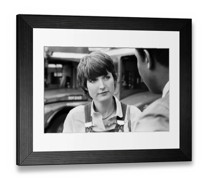 Framed Print : Prospective Labour member of Parliament Harriet Harman canvassing in Peckham Framed Print : Prospective Labour member of Parliament Harriet Harman canvassing in Peckham