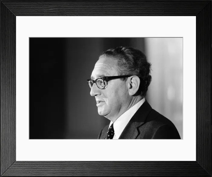 Framed Print : Henry Kissinger speaking at a press conference, answering questions about his latest book Framed Print : Henry Kissinger speaking at a press conference, answering questions about his latest book