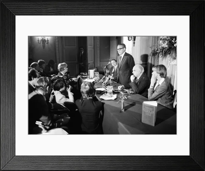 Framed Print : Henry Kissinger speaking at a press conference, answering questions about his latest book Framed Print : Henry Kissinger speaking at a press conference, answering questions about his latest book