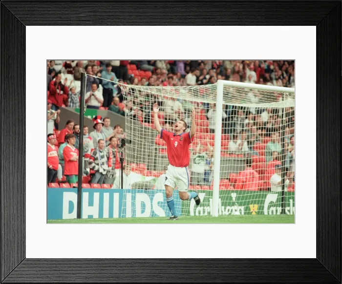 Framed Print : Russia 3-3 Czech Republic, Euro 1996 Group C match at Anfield Framed Print : Russia 3-3 Czech Republic, Euro 1996 Group C match at Anfield