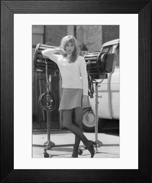 Framed Print : Actress Susan George, pictured on the film set during a filming break in Tooting High Framed Print : Actress Susan George, pictured on the film set during a filming break in Tooting High