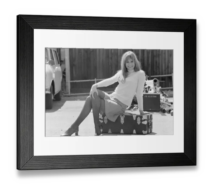 Framed Print : Actress Susan George, pictured on the film set during a filming break in Tooting High Framed Print : Actress Susan George, pictured on the film set during a filming break in Tooting High